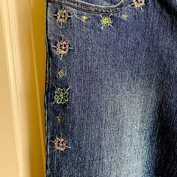 Cosmopolitan Jeans wear - Picture 6 of 7